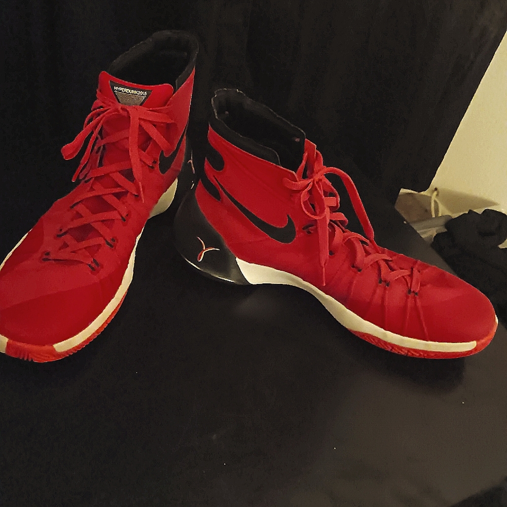 2015 Nike Hyperdunk Breast Cancer Awareness Sneakers size 13